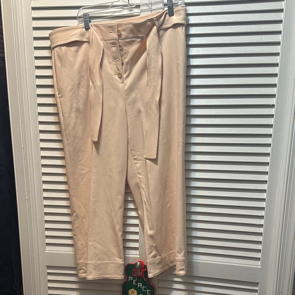 Donna Karan Peach/Cream Capris Size 14